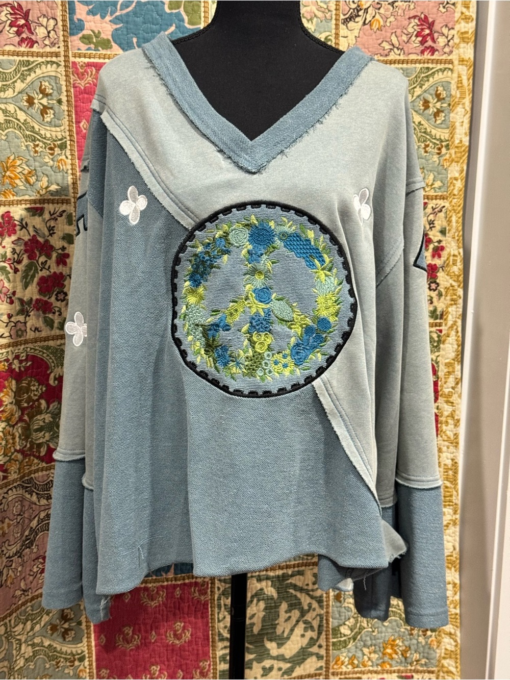Embroidered Peace Circle V-Neck Pullover - Dusty Blue POL LARGE